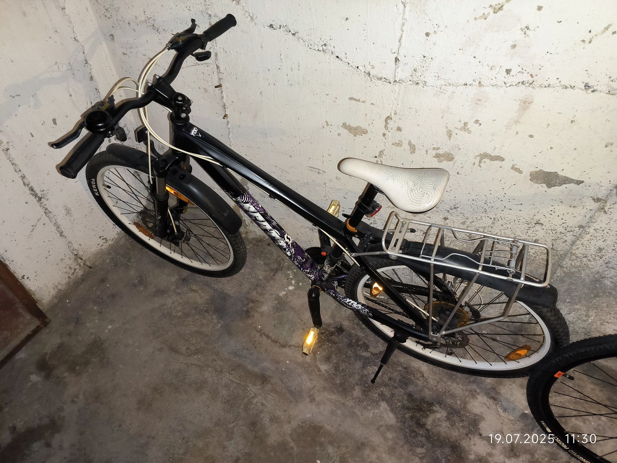 Vând bicicleta roți 26" in stare buna