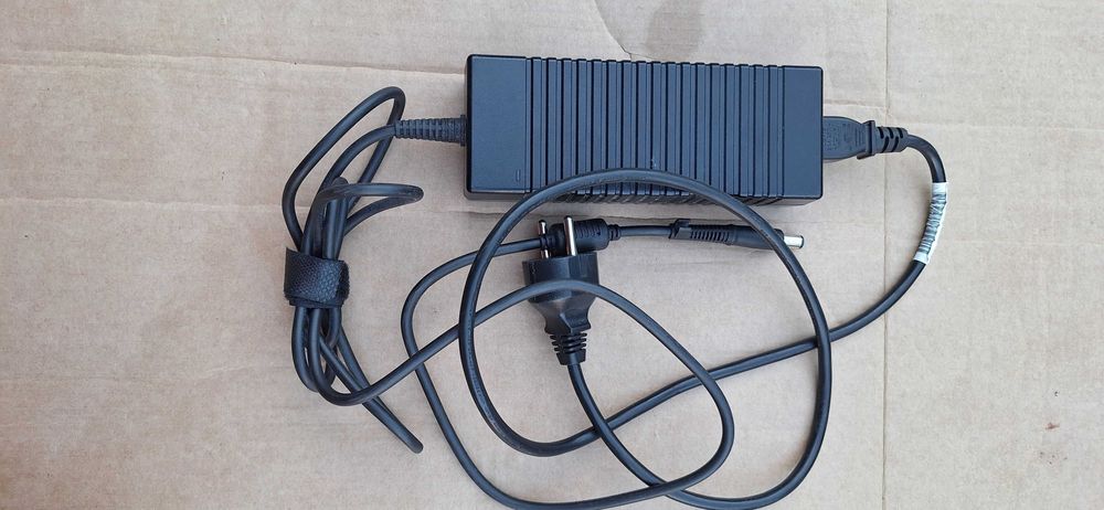 Alimentator incarcator HP 135W si 120W mufa mare pin central