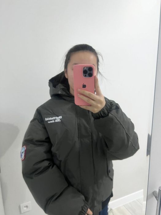 Продам  теплую куртку размер L (44) Новая, в идеальном состояний