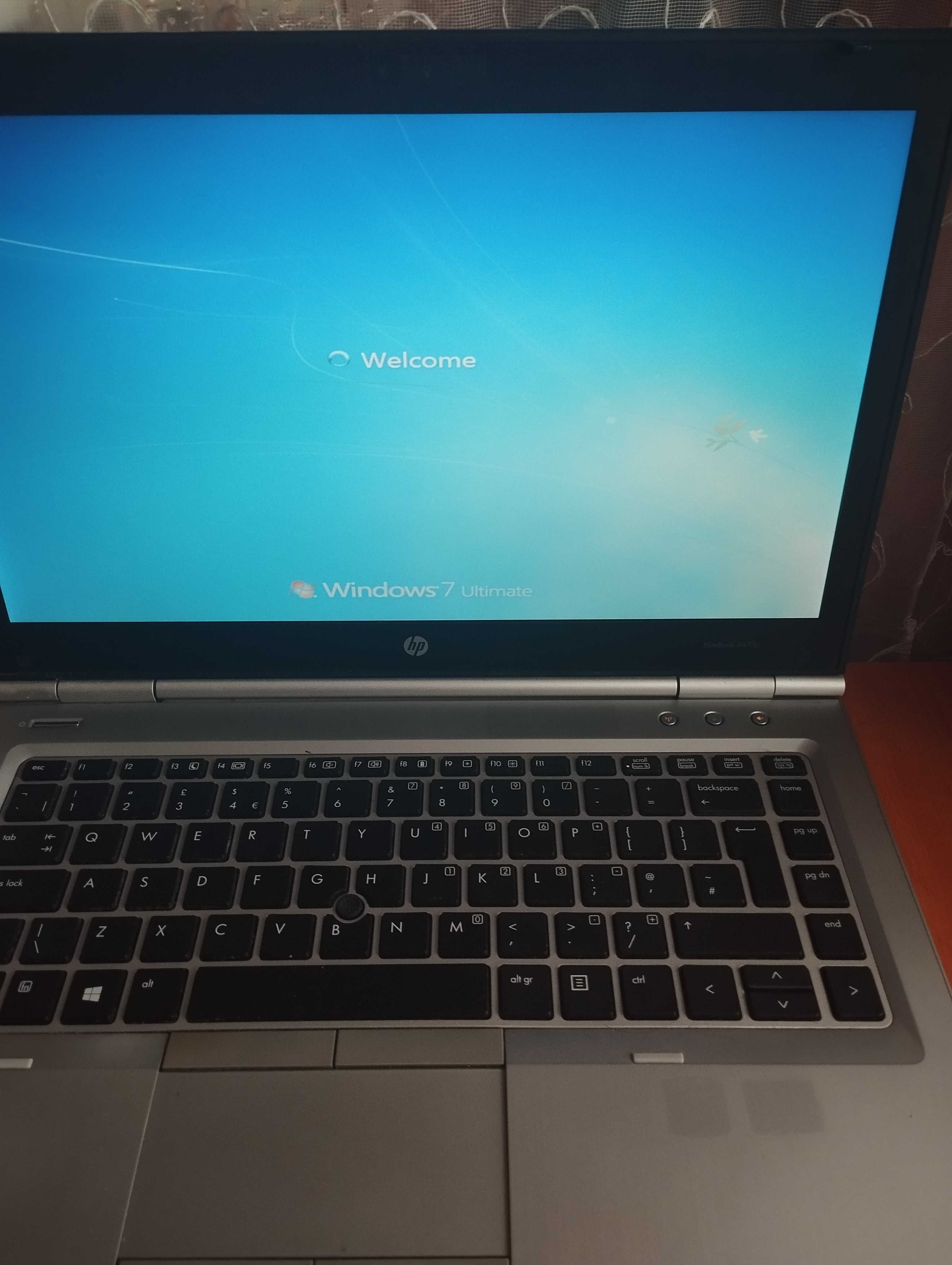 Vând laptop HP  in stare foarte buna fac schimb cu un z flip 3
