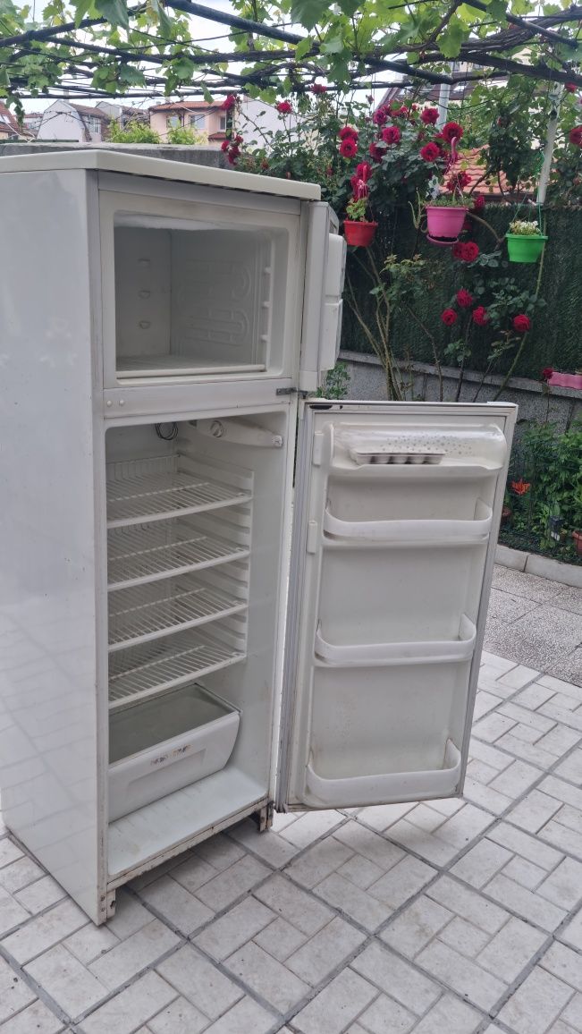 Хладилник Zanussi с горна камера
