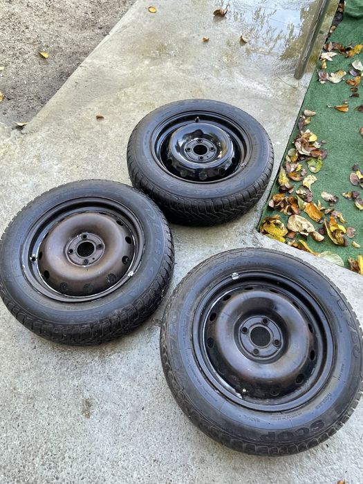 Vand cauciuri de iarna cu tot cu genti m+s