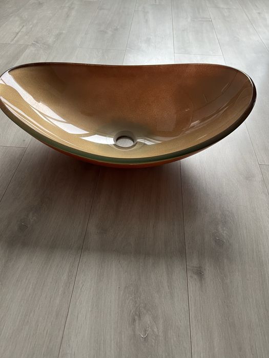 Lavoar baie de sticla colorat oval, semitransparent pe blat