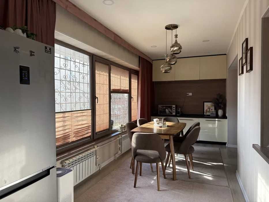 Продаётся своя 2-ком квартира в центре города | ул Садык Азимова, 62м2