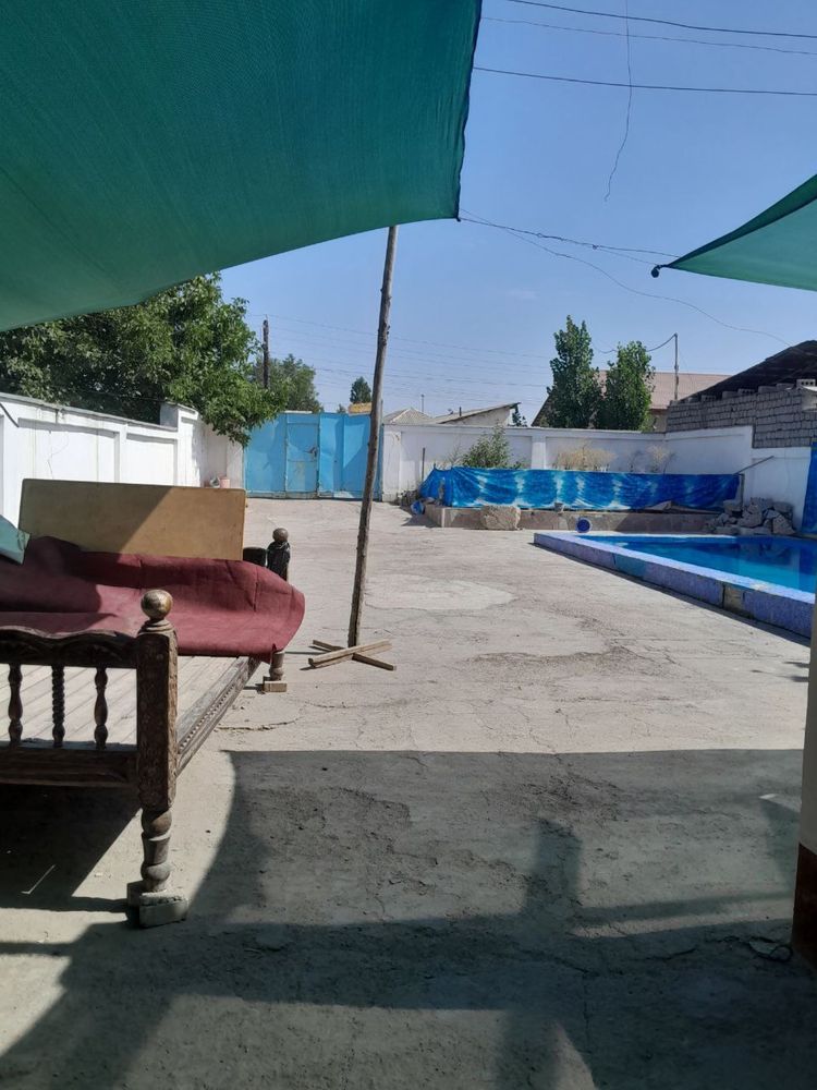 Uchastka kvartiraga beriladi jixozlari bilan tayor uy 300$