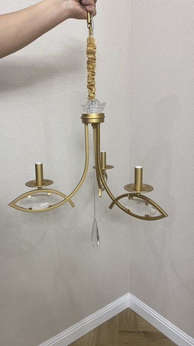 Продам люстру. 3 рожковую.