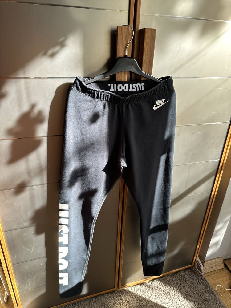 Клин Nike черен