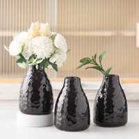 Set 3 vaze negre, aspect texturat, ceramica