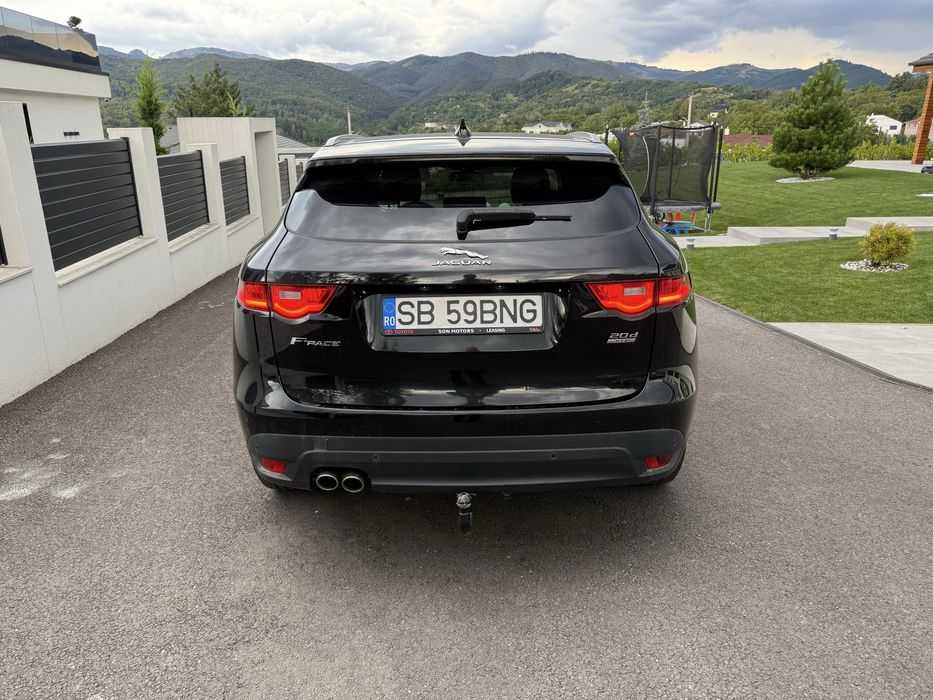 Jaguar F-Pace 2.0D 2016 negru