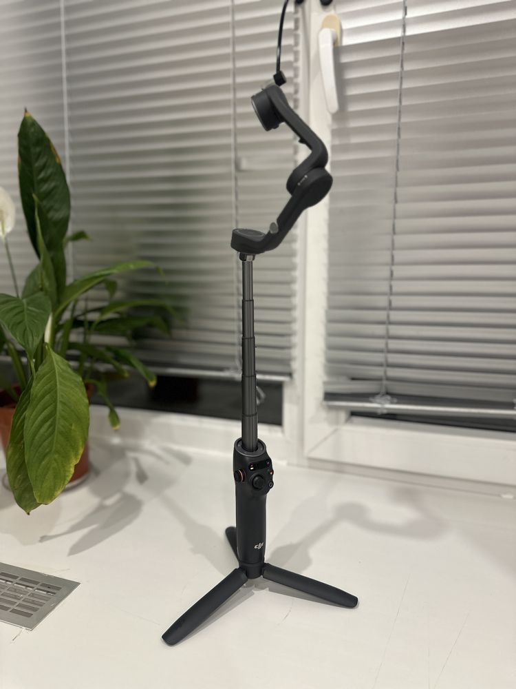 Продаю стедикам (стабилизатор) DJI Osmo Mobile 6