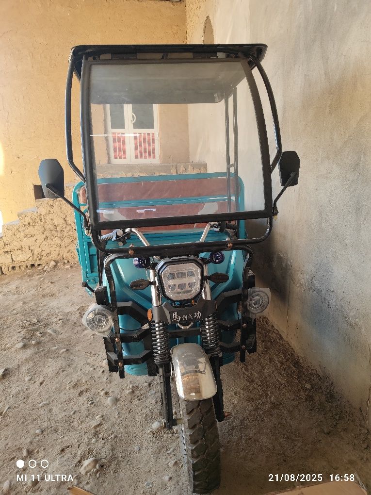 Yuk tashiydigan elektro-mototsikl (trike) sotiladi