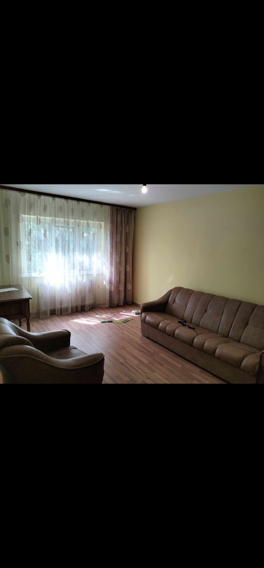 Apartament 3 camere de închiriat