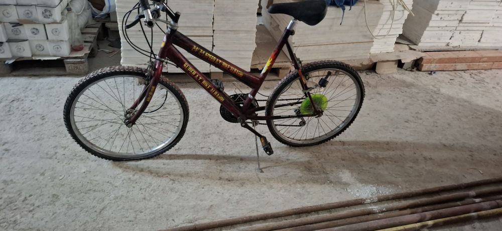 Bicicletă de curse este foarte bună