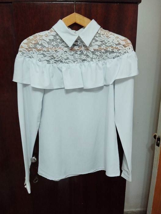 Кофточка женская белого цвета