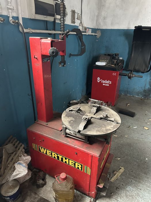 Aparat de dejantat roți