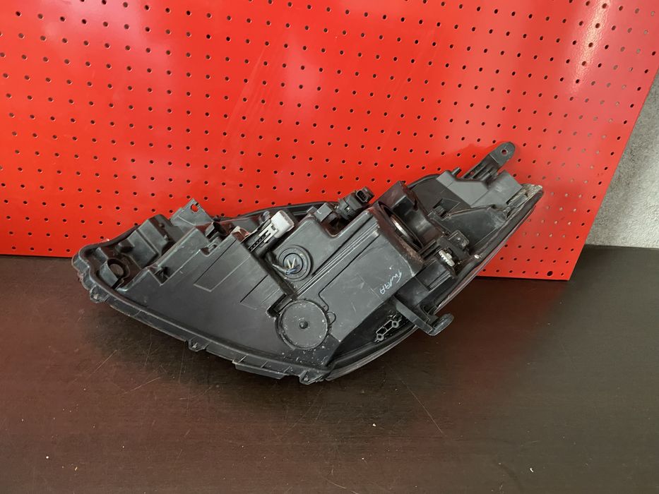 Far dreapta halogen cu lupa fara led Toyota Yaris facelift an 2017-202