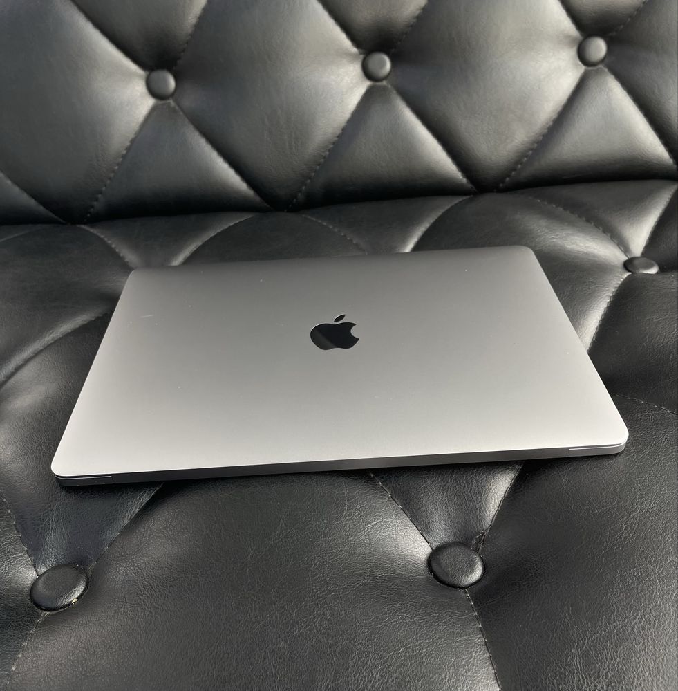 Apple MacBook Pro 2019 года в хорошем состояние