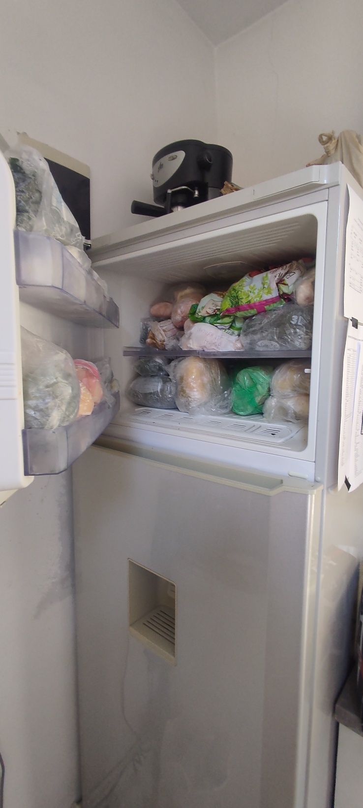 Frigider Beko cu dozator apa 477 l