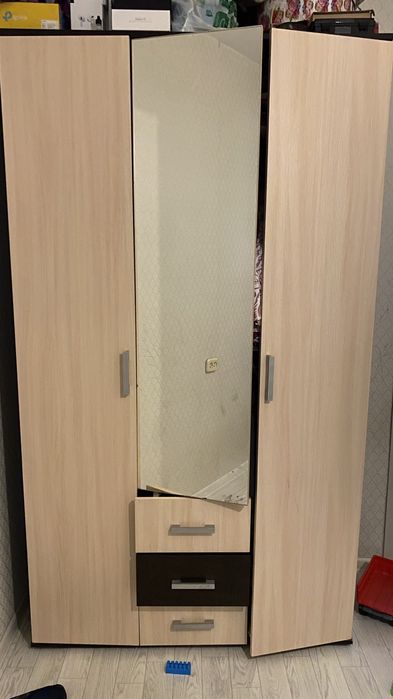 Продам    Шифонер