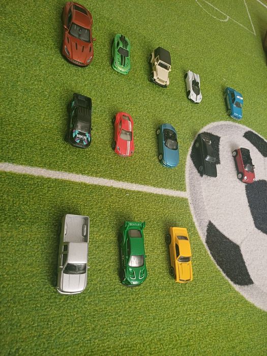 Machete Hot Wheels și Majorette