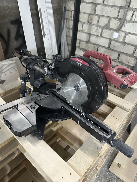 Продам Торцовочную пилу Энергомаш ПТ1-255ДМ