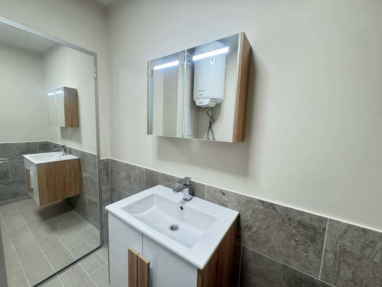 Продава се Тристаен апартамент в Велико Търново, Център - 88 кв.м за 1818 €/кв.м - Снимка #7