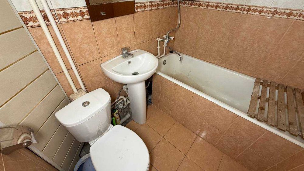 Фрунзиский Часпик 3 қаватда 3 хонали квартира сотилади. D: 1540