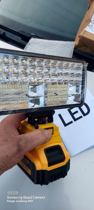 Reflector LED pe baterie De-Walt