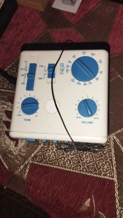 Aparat radio ceas, electric 220V ; Hong Kong