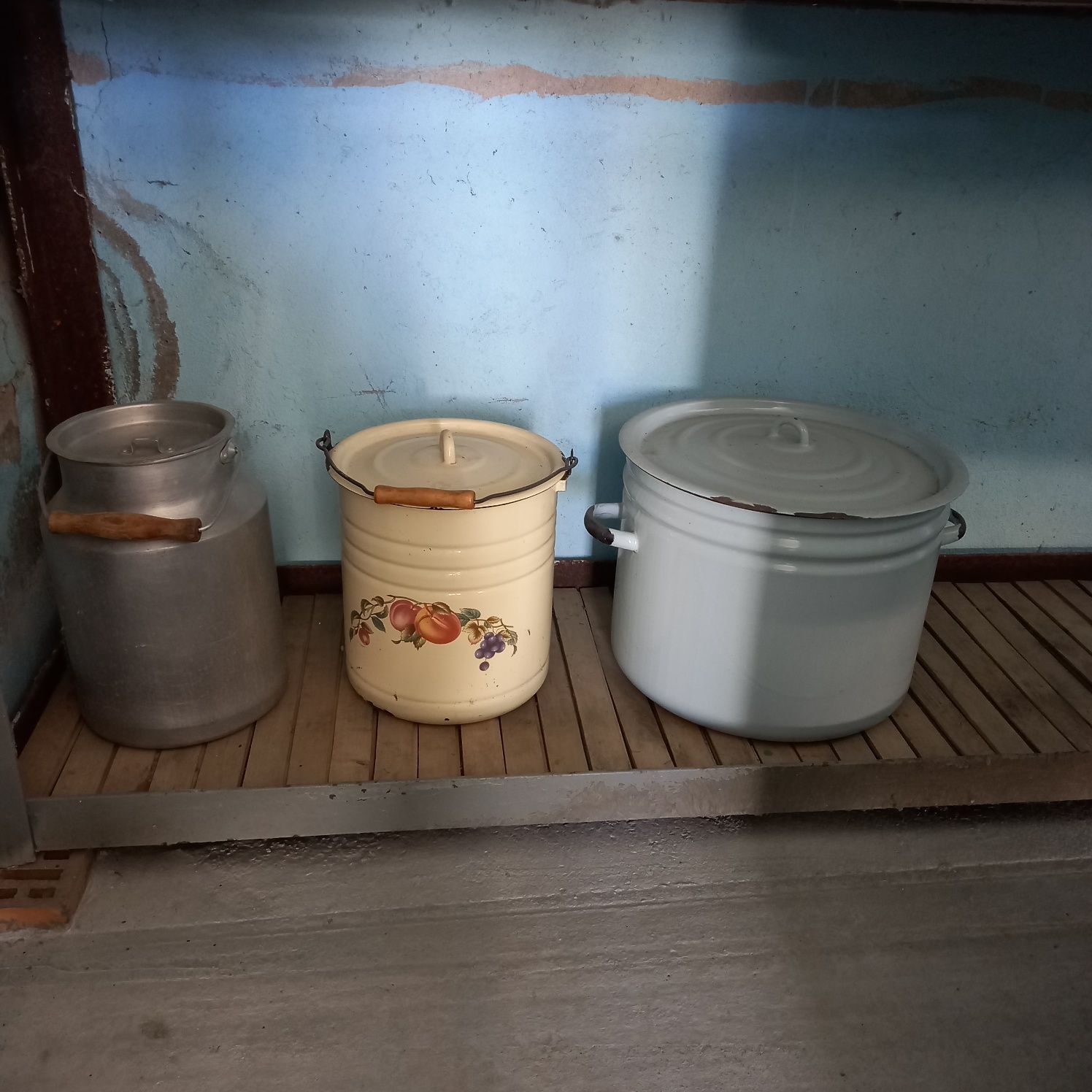 Продам  эмалированую кастрюлю