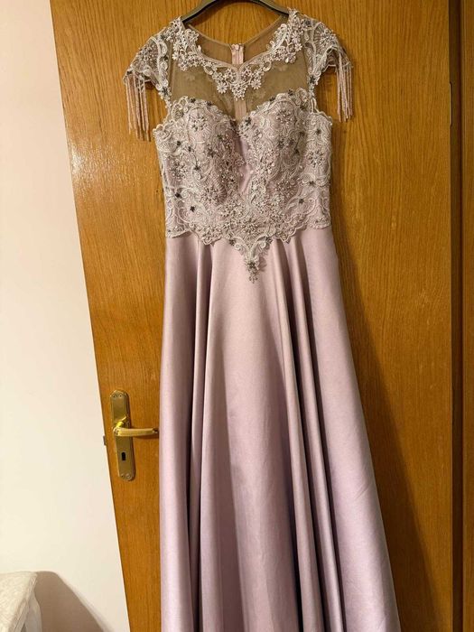 Rochie de seara speciala cu dantela cusuta manual