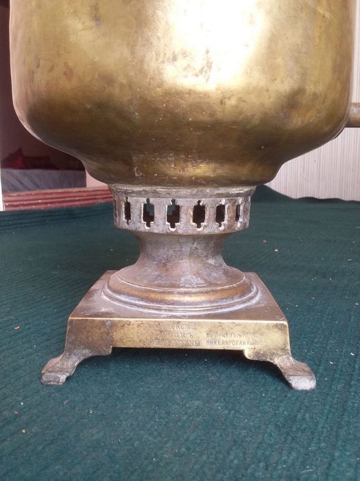 18-аср Эски Тулский самовар ва эски пичоқ