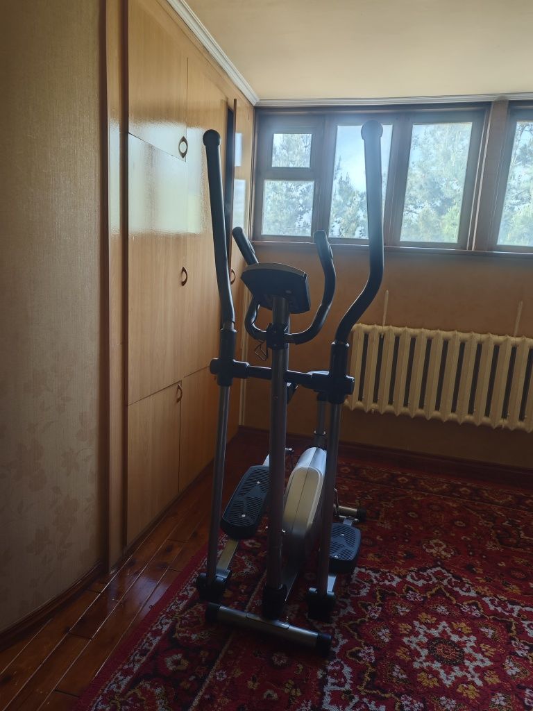 Эллипс, лыжи, велотренажёр, эллипсоид