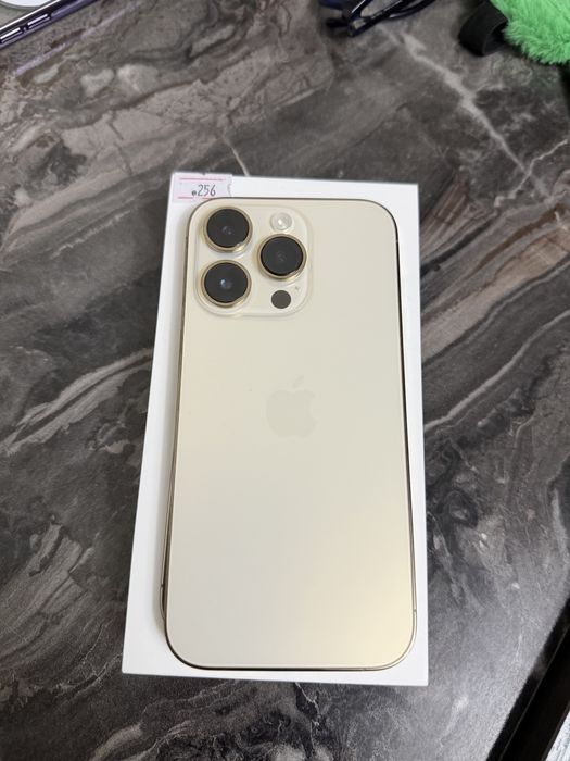 Продам Айфон 14 про