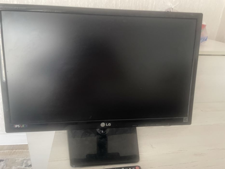 Монитор LG в рабочем состоянии