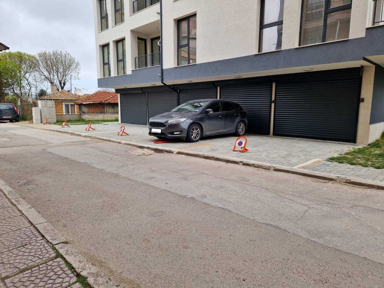 Дава се под наем Гараж / Паркомясто в Варна, Аспарухово - 16 кв.м за 137.7 € - Снимка #3