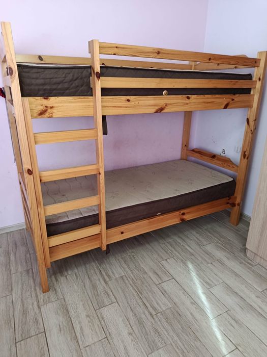 Двуетажно легло, без следи от употреба