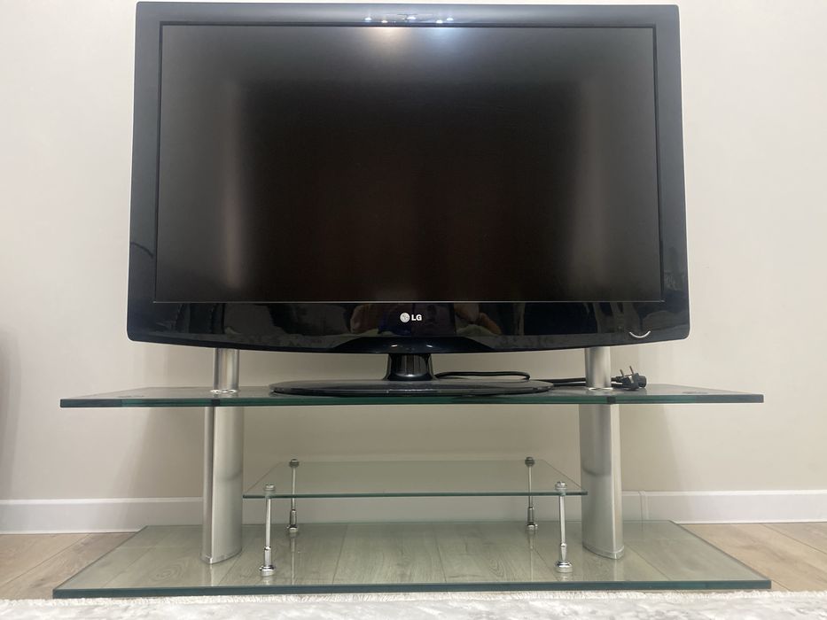 Продам телевизор LG вместе с подставкой