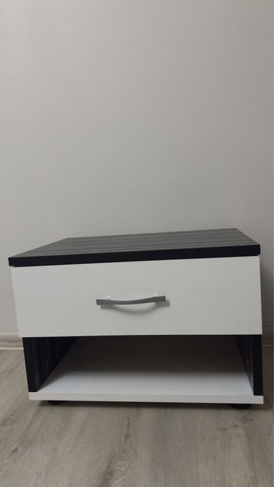 черно-бяло нощно шкафче