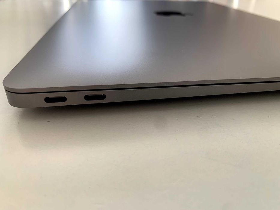 Macbook Air M1 - Space Gray - 8GB/256GB - Battery Health 94%
