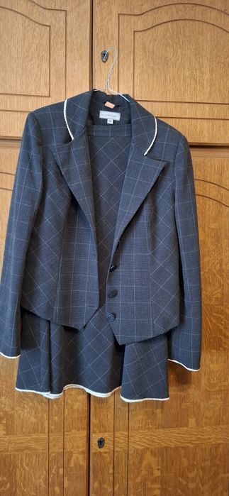 Costum damă cu fustă tip A semicloș