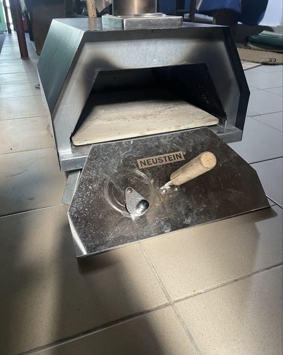 Cuptor de pizza pe peleți sau lemne