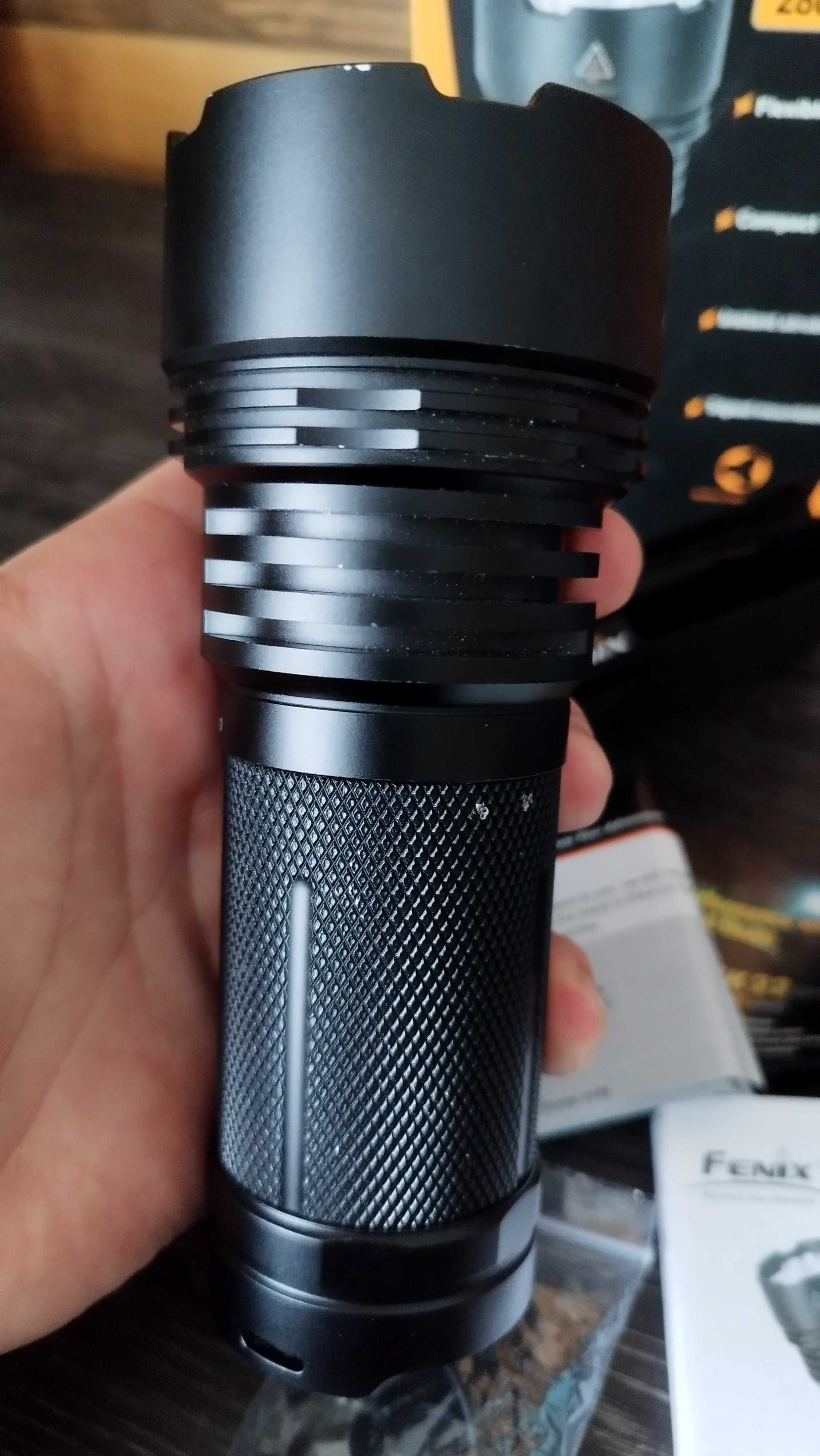 Продавам мощен фенер Fenix LD60