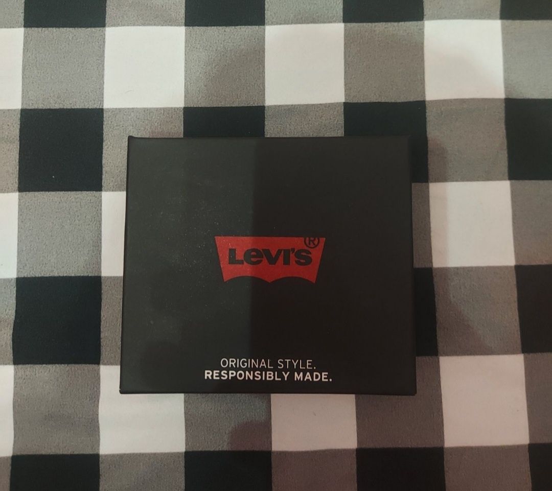 Portofel nou piele levis original