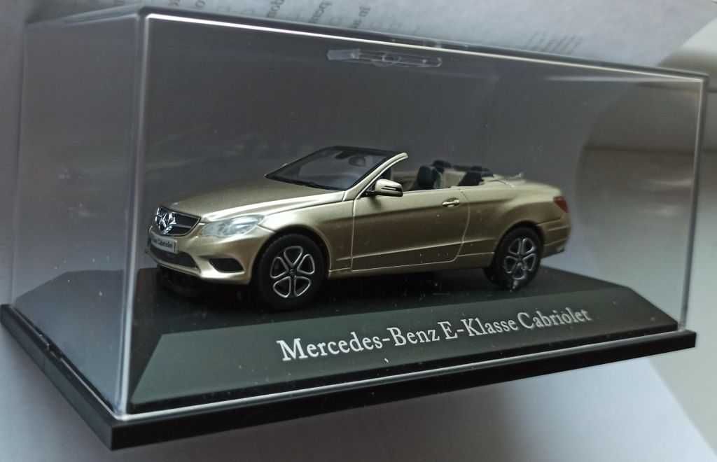 Macheta Mercedes E-Class Cabriolet A207 Facelift 2013 Gold Kyosho 1/43