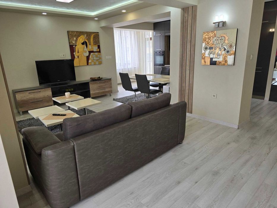 Дава се под наем Тристаен апартамент в Стара Загора, Център - 120 кв.м за 535.5 € - Снимка #2