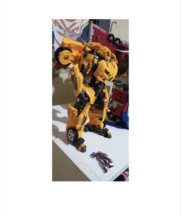 Robot Transformers Bumblebee, ABS de inainta calitate 6+ ani, 18CM