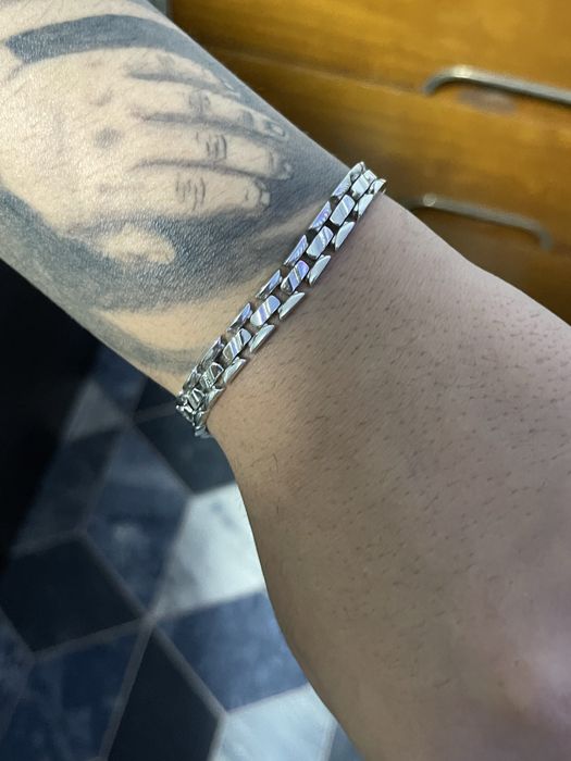 Продавам Сребърна Дамска Гривна 12.11гр