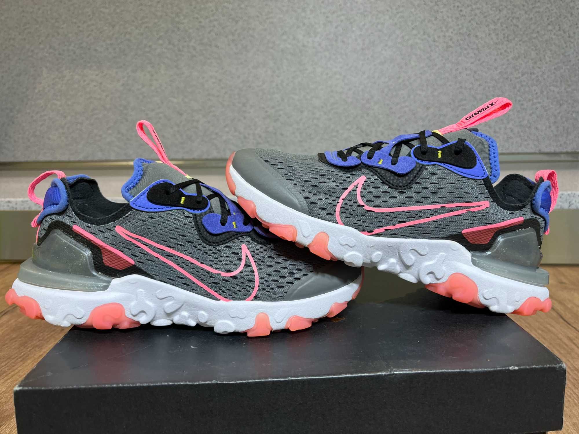 ОРИГИНАЛНИ *** Nike React Vision Smoke Grey/Sunset Pulse/Black