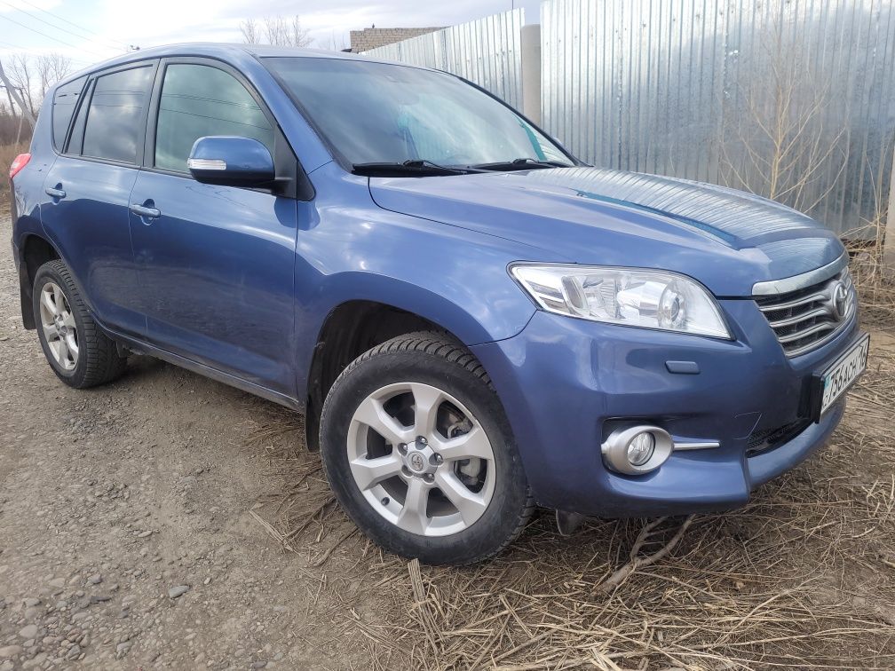 Продам машину Toyota Rav-4